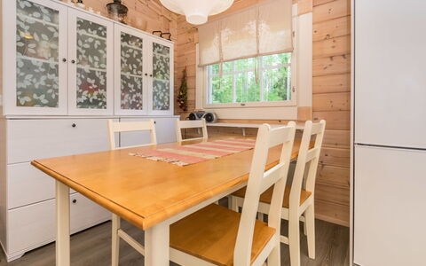 Isoniemi: Holz, Hütte, Blockhaus, Wald, Schuppen, Gartenbauten, Lärche, Wald, Holzbeize