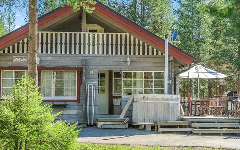 Kerkkälä: Holz, Hütte, Blockhaus, Wald, Schuppen, Gartenbauten, Lärche, Wald, Holzbeize