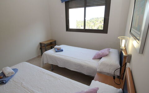 Torre Maestral: Schlafzimmer, Bett, Zimmer, Möbel, Eigentum, Bettrahmen, Bettdecke, Fussboden, Matratze, Wand