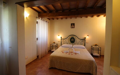 Poggio del Fabbro: Schlafzimmer, Zimmer, Bett, Eigentum, Möbel, Gebäude, Bettdecke, Interior Design, Suite, Haus