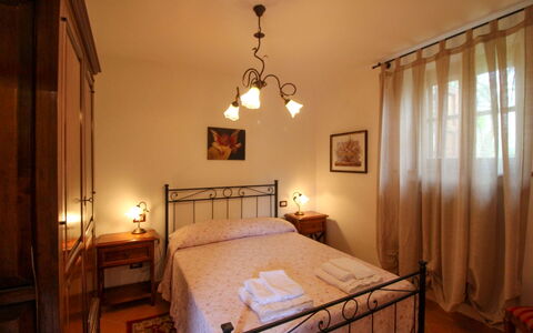 Borgo di Usciano: Bett, Möbel, Schlafzimmer, Interior Design, Wand, Fussboden, Flooring, Bettdecke, Decke, Bedding