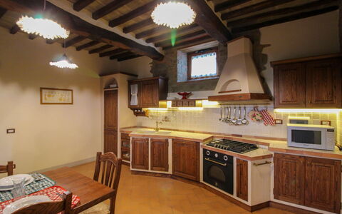 Borgo di Usciano: Küche, Möbel, Interior Design, Küchengerät, Flooring, Holz, Countertop, Major Appliance, Cabinetry, Decke
