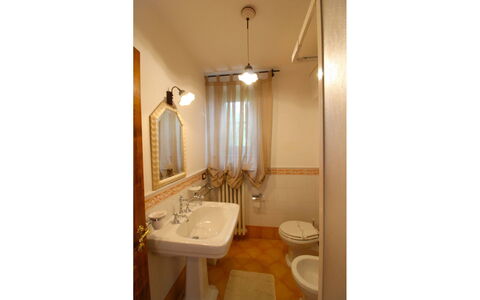Borgo di Usciano: Eigentum, Zimmer, Badezimmer, Interior Design, Bad Sink, Gebäude, Grundeigentum, Haus, Die Architektur, Decke