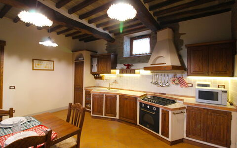 Borgo di Usciano: Zimmer, Eigentum, Gebäude, Möbel, Küche, Countertop, Cabinetry, Interior Design, Fussboden, Decke