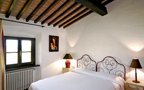 Villa la Piaggia: Schlafzimmer, Zimmer, Möbel, Bett, Eigentum, Bettrahmen, Decke, Interior Design, Gebäude, Haus