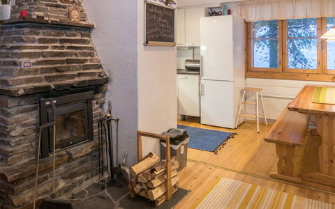 Purnukylä 4: Holz, Decke, Möbel, Zimmer, Hütte, Hartholz, Holzbeize, Blockhaus, Stuhl, Planke