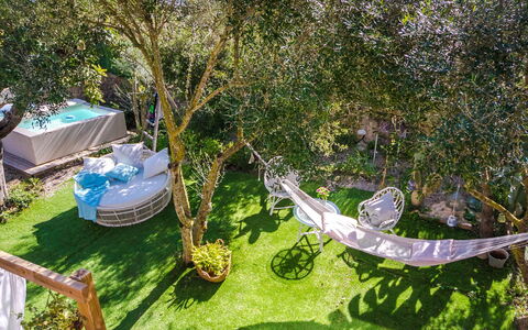 Can Marc: Baum, Gras, Grundeigentum, Haus, Pflanze, Rasen, Garten, Landschaft, Garten