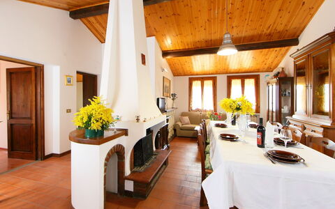 Posticcia Vecchia: Zimmer, Eigentum, Gebäude, Interior Design, Möbel, Grundeigentum, Esszimmer, Decke, Fussboden, Tabelle
