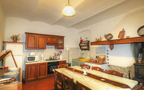 Radda in Chianti 850: Eigentum, Zimmer, Möbel, Gebäude, Grundeigentum, Küche, Fussboden, Interior Design, Haus, Decke