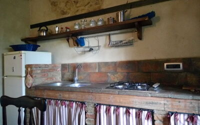 Iris: Holz, Flooring, Küche, Fussboden, Countertop, Küchengerät, Herd, Zimmer, Major Appliance, Holzbeize