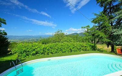 Scarperia 810: Eigentum, Schwimmbad, Grundeigentum, Haus, Estate, Urlaub, Zuhause, Freizeit, Gebäude, Himmel