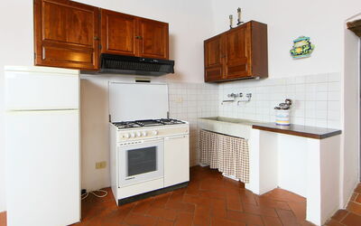 Poggiolo 820.4: Zimmer, Küche, Cabinetry, Möbel, Eigentum, Countertop, Major Appliance, Fussboden, Herd, Hartholz