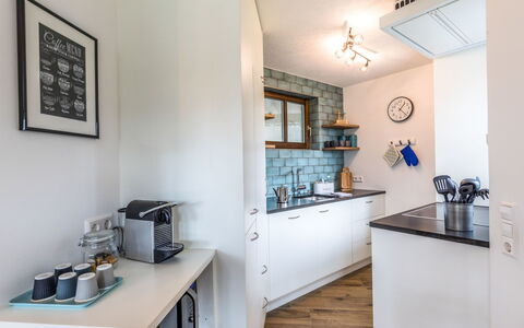 Nest: Eigentum, Zimmer, Blau, Gebäude, Grundeigentum, Interior Design, Haus, Möbel, Gelb, Küche