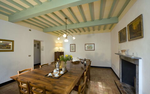 Villa Dorella Di Montaperti: Eigentum, Zimmer, Gebäude, Decke, Haus, Interior Design, Möbel, Grundeigentum, Esszimmer, Fussboden