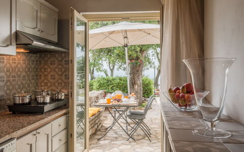 Villa Del Santo Bastiano: Countertop, Zimmer, Eigentum, Interior Design, Küche, Möbel, Zuhause, Gebäude, Haus, Grundeigentum