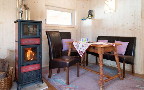 Shakti: Zimmer, Eigentum, Feuerstelle, Holzofen, Kamin, Möbel, Interior Design, Wohnzimmer, Haus, Fussboden