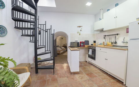 Cueva de Lindaraja: Pflanze, Eigentum, Cabinetry, Gebäude, Interior Design, Die Architektur, Holz, Flooring, Treppe, Fussboden