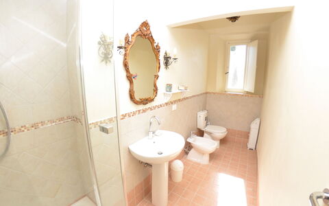 Collina Lagomare: Eigentum, Badezimmer, Zimmer, Interior Design, Wand, Haus, Armatur, Toilette, Die Architektur, Grundeigentum