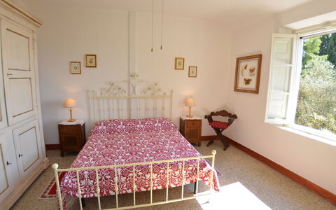 Collina Lagomare: Schlafzimmer, Zimmer, Möbel, Bett, Eigentum, Bettrahmen, Bettdecke, Interior Design, Fussboden, Bedding