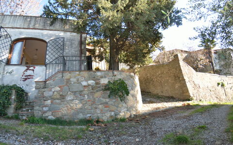 La Cipressa: Wand, Eigentum, Gebäude, Baum, Haus, Ruinen, Die Architektur, Grundstueck, Steinwand, \Fels