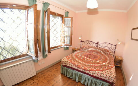 La Cipressa: Schlafzimmer, Zimmer, Bett, Eigentum, Möbel, Bettdecke, Bedding, Bettrahmen, Interior Design, Gebäude