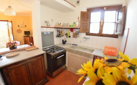La Cipressa: Zimmer, Eigentum, Möbel, Küche, Gebäude, Gelb, Haus, Interior Design, Fussboden, Zuhause