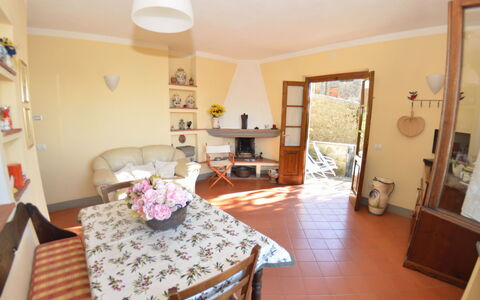 La Cipressa: Eigentum, Zimmer, Möbel, Gebäude, Interior Design, Haus, Grundeigentum, Fussboden, Wohnzimmer, Schlafzimmer