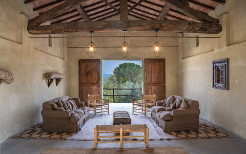 Castello D'Ombrone: Möbel, Eigentum, Bilderrahmen, Gebäude, Interior Design, Holz, Pflanze, Die Architektur, Wohnzimmer, Couch