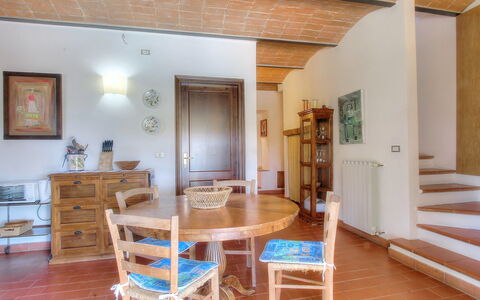 Grosseto 860: Zimmer, Gebäude, Eigentum, Möbel, Interior Design, Haus, Fussboden, Tabelle, Decke, Esszimmer