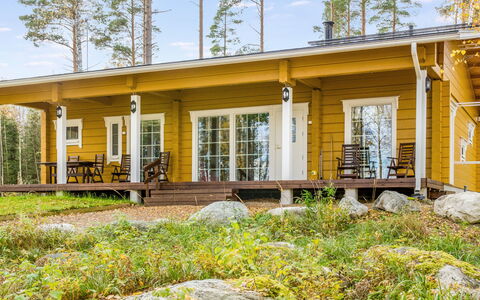 Kolin Mesikämmen: Hütte, Schatten, Eco Hotel, Decke, Hartholz, Stuhl, Blockhaus, Holzboden, Gartenbauten, Holzbeize