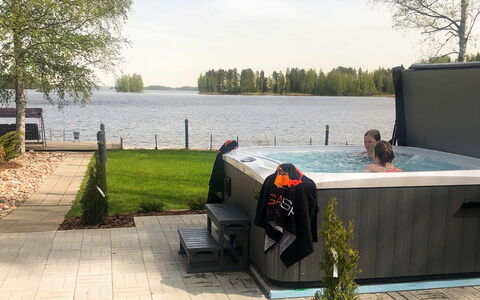 Villa Kaivopuisto: Verbundwerkstoff, Schwimmbad, Gartenmöbel, Resort, Hinterhof, Jacuzzi, Stuhl, Outdoor Struktur, Terrasse