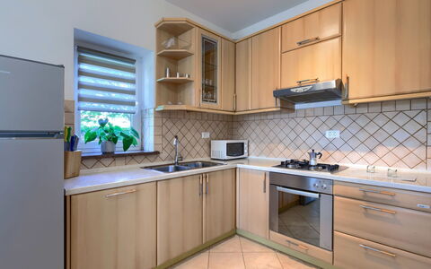 Mir: Cabinetry, Countertop, Spüle, Sinken, Herd, Zapfhahn, Küchengerät, Haushaltsgerät, Holz, Küche