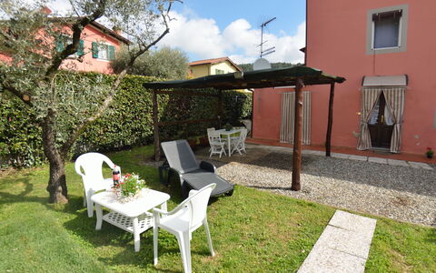 Casa Daniel: Eigentum, Haus, Hütte, Gebäude, Garten, Hinterhof, Grundeigentum, Baum, Gras, Garten