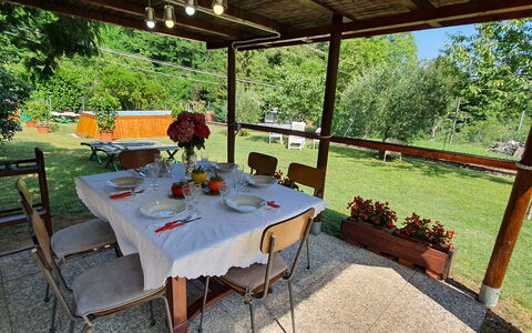 Casa Irene: Tabelle, Möbel, Pflanze, Geschirr, Blume, Gebäude, Stuhl, Blumentopf, Baum, Interior Design