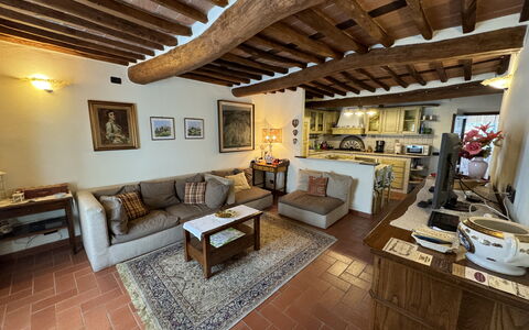 Casa Max: Tabelle, Couch, Möbel, Bilderrahmen, Holz, Wohnzimmer, Interior Design, Studio Couch, Flooring, Bücherregal