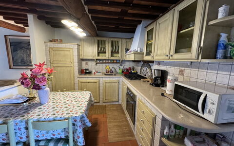 Casa Max: Cabinetry, Möbel, Tabelle, Countertop, Gasherd, Herd, Gebäude, Küche, Küchengerät, Interior Design