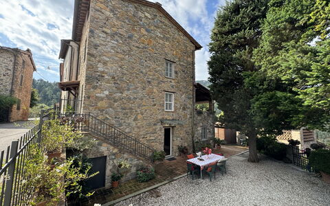 Casa Max: Pflanze, Wolke, Gebäude, Himmel, Fenster, Baum, Strassenbelag, Haus, Hütte, Gras