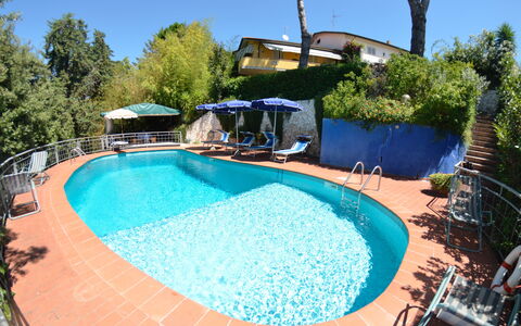Il Corbezzolo: Schwimmbad, Eigentum, Freizeit, Resort, Grundeigentum, Urlaub, Haus, Gebäude, Baum, Ferienort