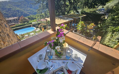 Il Nido: Schwimmbad, Resort, Eco Hotel, Holzbeize, Balkon, Hazienda, Hotel, Zimmerpflanze, Ferienort, Villa
