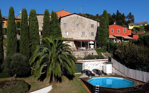 Borgo Bucatra Buonvento: Gebäude, Pflanze, Eigentum, Himmel, Azurblau, Baum, Haus, Arecales, Wohngebiet, Wasser