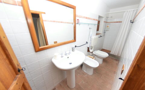 Vignoli: Badezimmer, Eigentum, Zimmer, Toilette, Haus, Fussboden, Armatur, Gebäude, Interior Design, Die Architektur