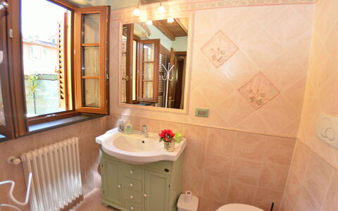 La Capannella: Badezimmer, Eigentum, Zimmer, Interior Design, Gebäude, Haus, Grundeigentum, Möbel, Badewanne, Zuhause