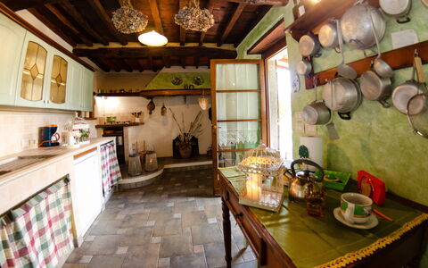 Podere L'istrice: Eigentum, Zimmer, Gebäude, Haus, Interior Design, Möbel, Zuhause, Decke, Grundeigentum, Küche