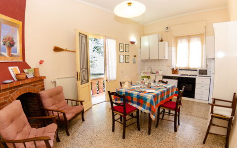 Villa Elisa: Zimmer, Eigentum, Möbel, Gebäude, Grundeigentum, Interior Design, Haus, Esszimmer, Tabelle, Fussboden