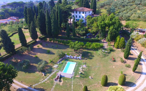 Villa Il Borghetto: Luftaufnahmen, Vogelperspektive, Eigentum, Estate, Landschaft, Fotografie, Baum, Die Architektur, Gebäude, Haus