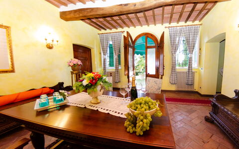 Villa Il Borghetto: Zimmer, Eigentum, Gebäude, Interior Design, Möbel, Haus, Esszimmer, Tabelle, Decke, Grundeigentum