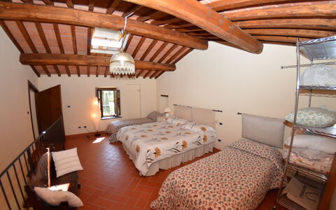 Al Vecchio Pozzo: Schlafzimmer, Zimmer, Eigentum, Möbel, Bett, Gebäude, Decke, Strahl, Interior Design, Bettdecke