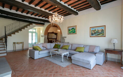 Villa Mezzavia: Eigentum, Zimmer, Gebäude, Möbel, Interior Design, Wohnzimmer, Haus, Grundeigentum, Fussboden, Decke