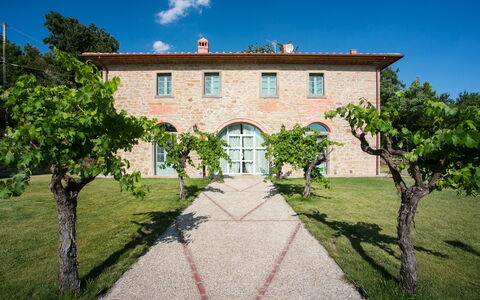 Villa Mezzavia: Eigentum, Haus, Estate, Gebäude, Zuhause, Grundeigentum, Villa, Baum, Villa, Himmel