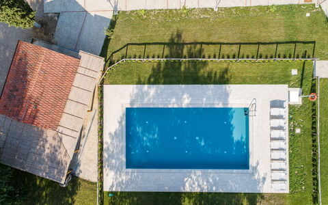 Villa Mezzavia: Grün, Blau, Gras, Die Architektur, Baum, Rechteck, Linie, Reflexion, Landschaft, Sportveranstaltung